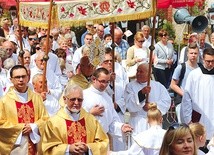 Wspólna procesja parafii katedralnej i parafii św. Jerzego.