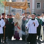 ▲	Główna procesja wyruszyła z lubelskiej archikatedry.