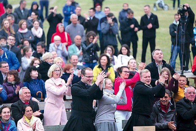 Były śpiew, modlitwa i zabawa.
