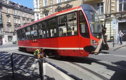 Tramwaj próbował skręcić w Jagiellońską