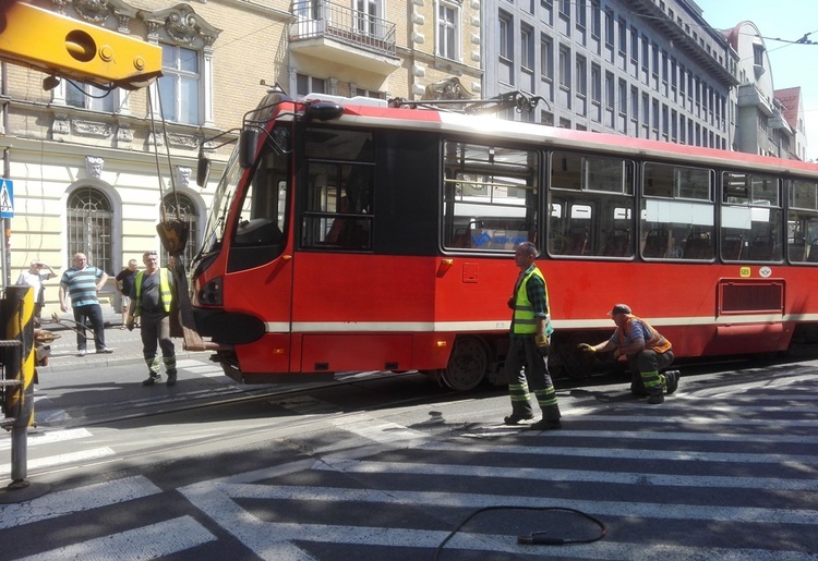 Tramwaj próbował skręcić w Jagiellońską