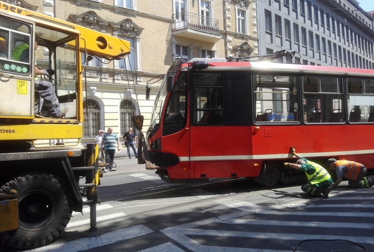 Tramwaj próbował skręcić w Jagiellońską