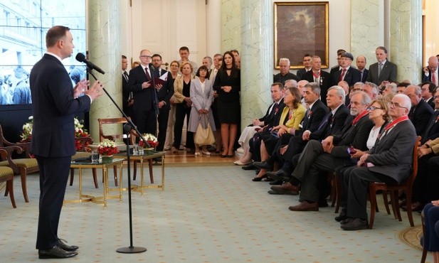 Prezydent wręczył odznaczenia w 35. rocznicę powstania Solidarności Walczącej