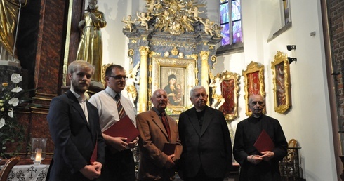 Nową pieśnią uczcili Opolską Matkę