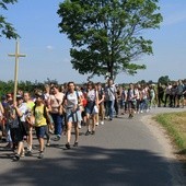 Na pątniczym szlaku panowała atmosfera modlitwy przeplatana śpiewem