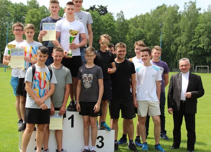 Lekkoatletyczna Spartakiada Służby Liturgicznej w Zabrzegu - 2017