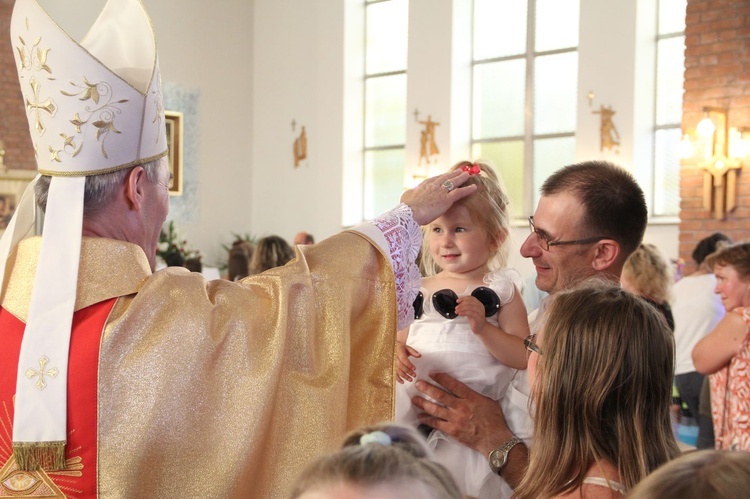 Błogosławieństwo dzieci i wianków oraz poświęcenie tablic w Rzuchowej