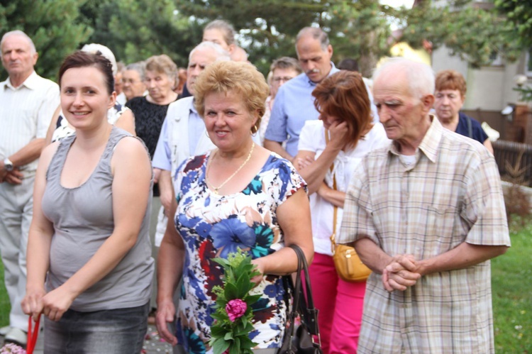 Błogosławieństwo dzieci i wianków oraz poświęcenie tablic w Rzuchowej