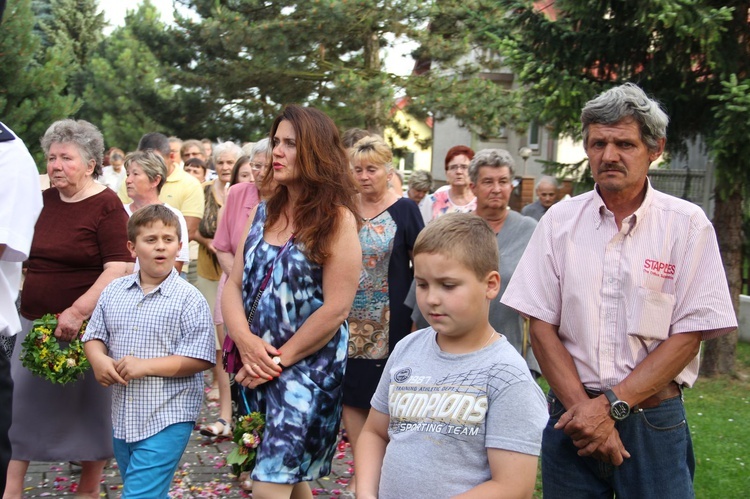 Błogosławieństwo dzieci i wianków oraz poświęcenie tablic w Rzuchowej