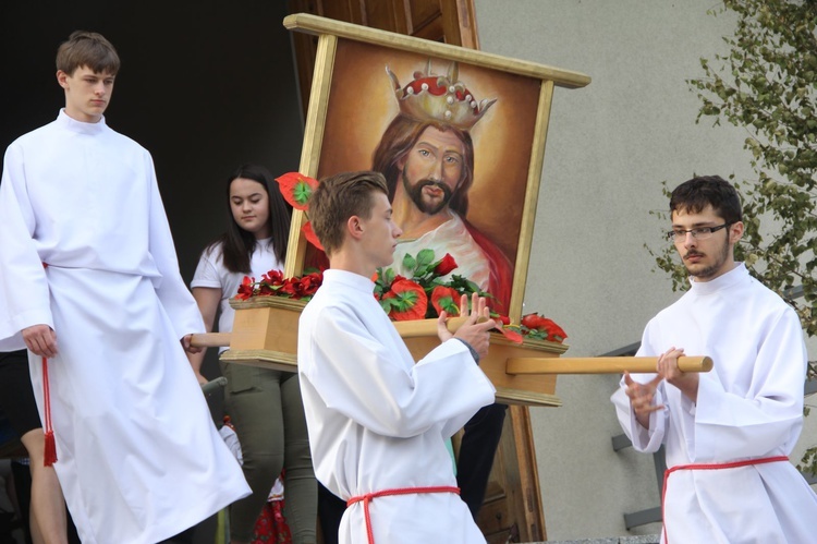 Błogosławieństwo dzieci i wianków oraz poświęcenie tablic w Rzuchowej