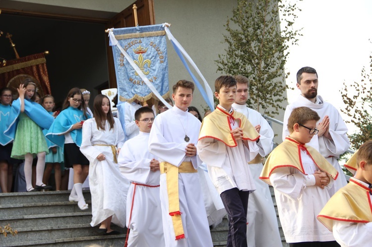 Błogosławieństwo dzieci i wianków oraz poświęcenie tablic w Rzuchowej