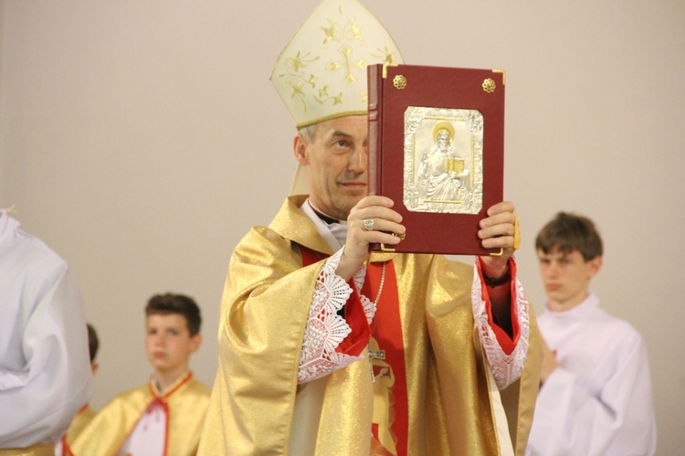 Błogosławieństwo dzieci i wianków oraz poświęcenie tablic w Rzuchowej