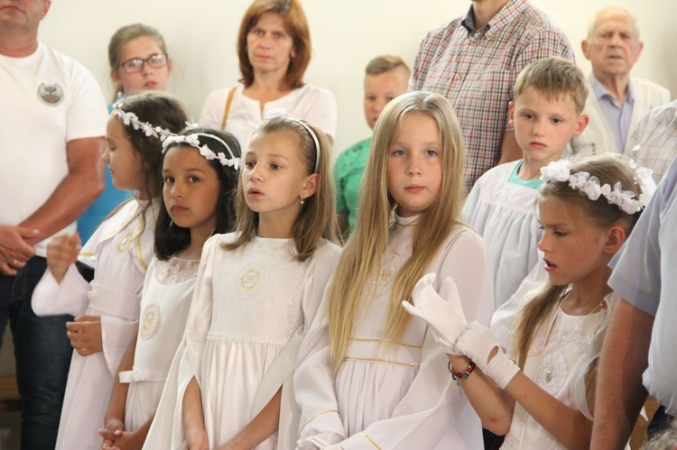 Błogosławieństwo dzieci i wianków oraz poświęcenie tablic w Rzuchowej