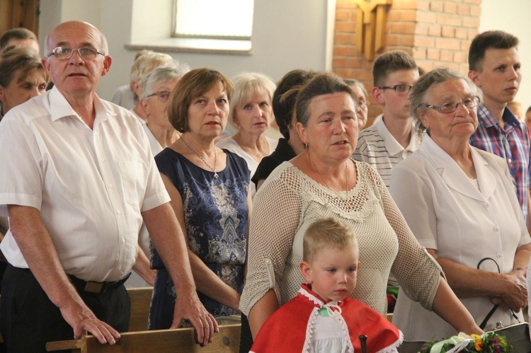 Błogosławieństwo dzieci i wianków oraz poświęcenie tablic w Rzuchowej