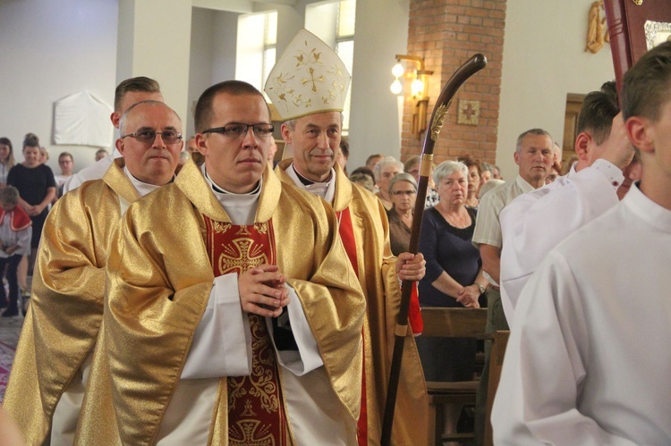 Błogosławieństwo dzieci i wianków oraz poświęcenie tablic w Rzuchowej