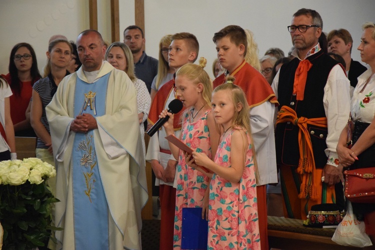 Powitanie ikony MB Częstochowskiej w parafii MB Nieustającej Pomocy w Łowiczu