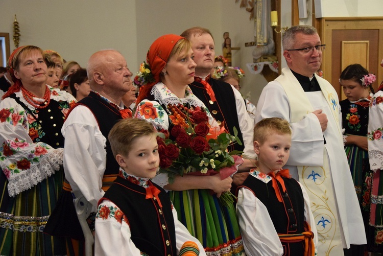 Powitanie ikony MB Częstochowskiej w parafii MB Nieustającej Pomocy w Łowiczu