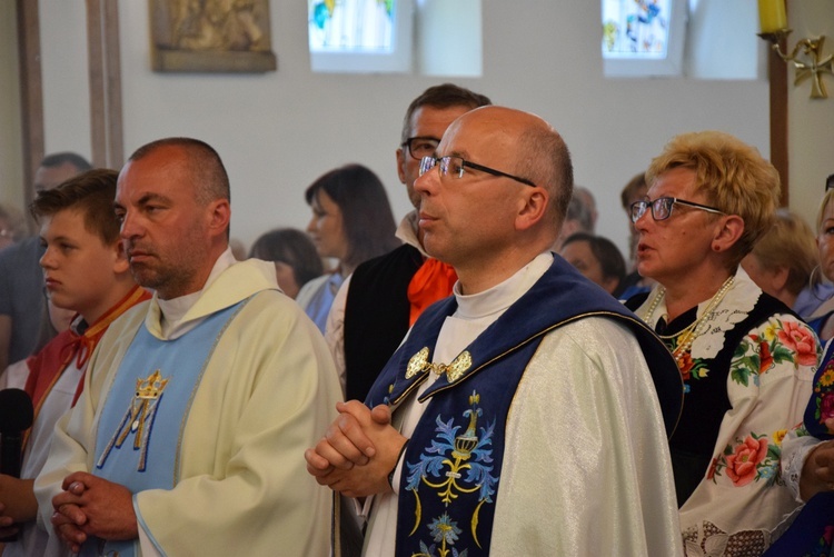 Powitanie ikony MB Częstochowskiej w parafii MB Nieustającej Pomocy w Łowiczu