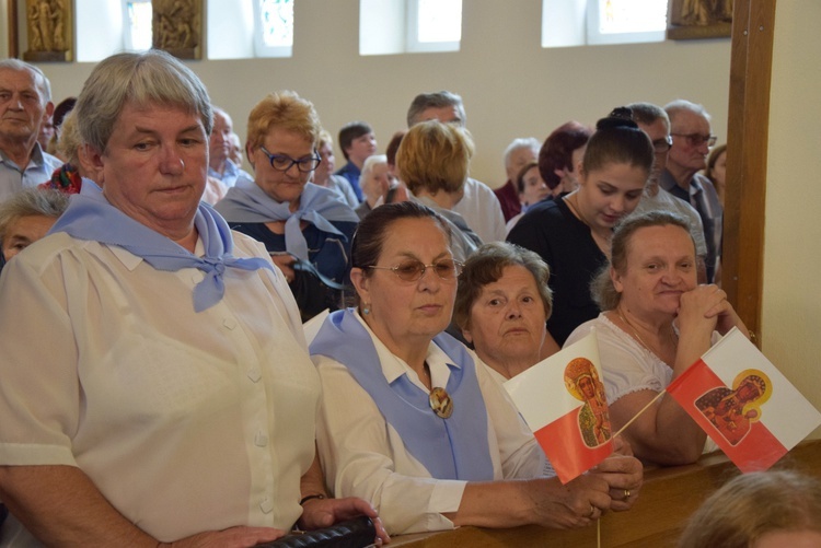 Powitanie ikony MB Częstochowskiej w parafii MB Nieustającej Pomocy w Łowiczu