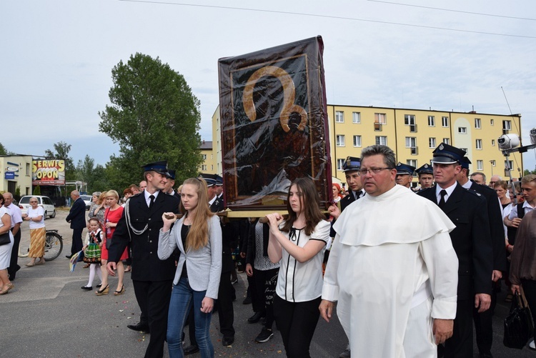 Powitanie ikony MB Częstochowskiej w parafii MB Nieustającej Pomocy w Łowiczu