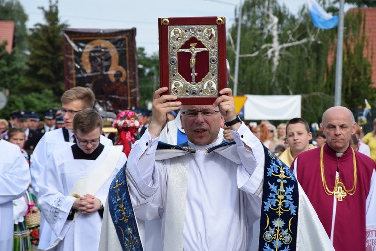 Powitanie ikony MB Częstochowskiej w parafii MB Nieustającej Pomocy w Łowiczu