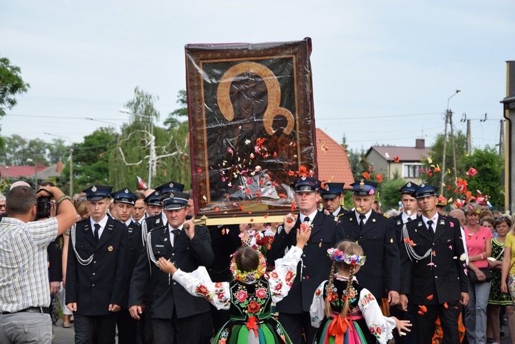 Powitanie ikony MB Częstochowskiej w parafii MB Nieustającej Pomocy w Łowiczu