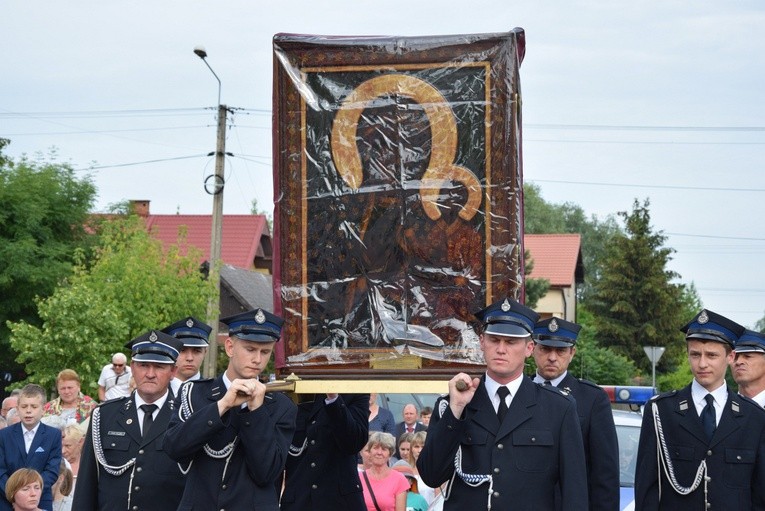 Powitanie ikony MB Częstochowskiej w parafii MB Nieustającej Pomocy w Łowiczu