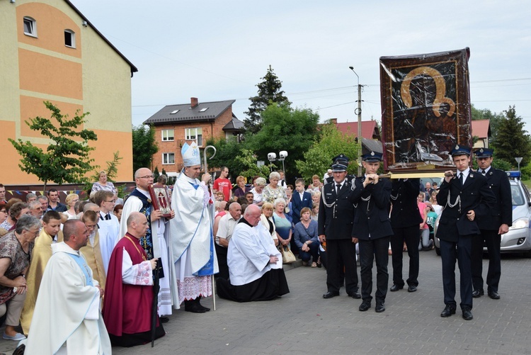 Powitanie ikony MB Częstochowskiej w parafii MB Nieustającej Pomocy w Łowiczu