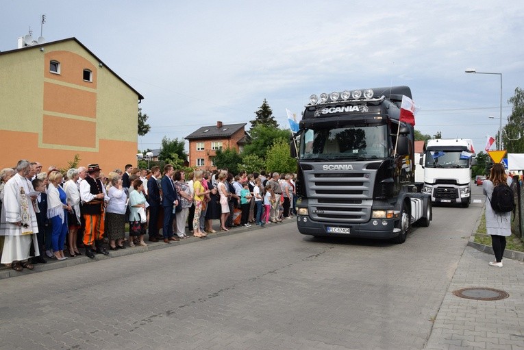 Powitanie ikony MB Częstochowskiej w parafii MB Nieustającej Pomocy w Łowiczu