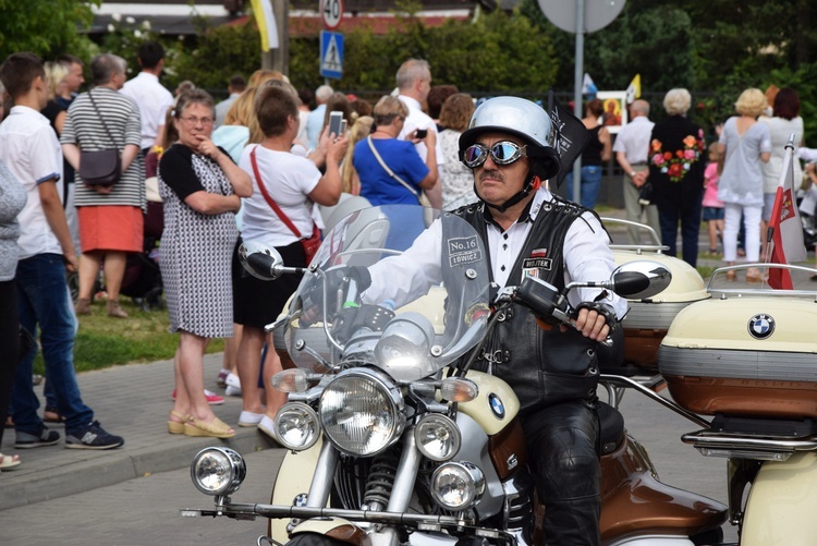 Powitanie ikony MB Częstochowskiej w parafii MB Nieustającej Pomocy w Łowiczu