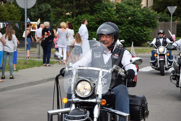 Powitanie ikony MB Częstochowskiej w parafii MB Nieustającej Pomocy w Łowiczu