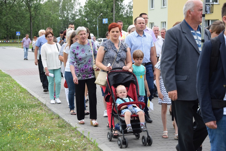 Powitanie ikony MB Częstochowskiej w parafii MB Nieustającej Pomocy w Łowiczu