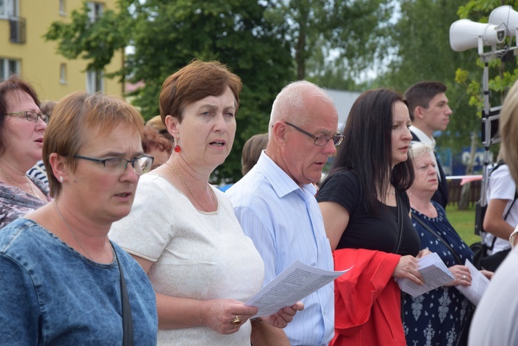 Powitanie ikony MB Częstochowskiej w parafii MB Nieustającej Pomocy w Łowiczu