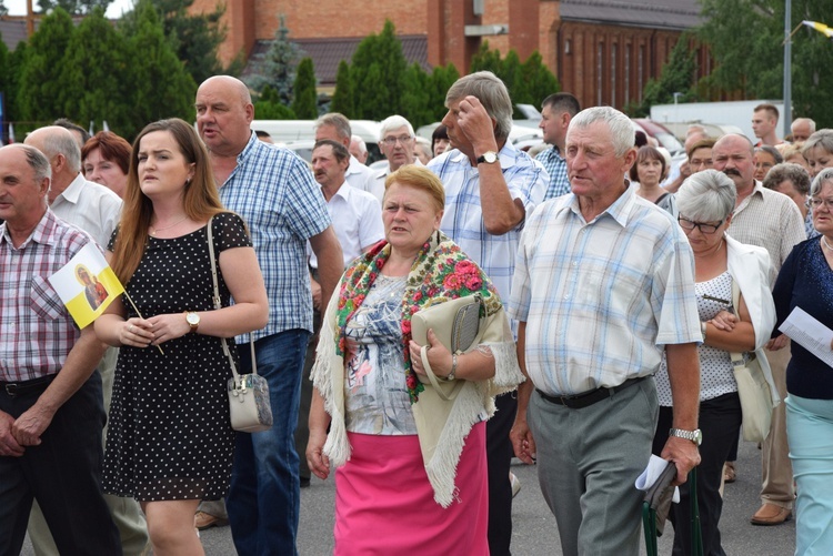 Powitanie ikony MB Częstochowskiej w parafii MB Nieustającej Pomocy w Łowiczu