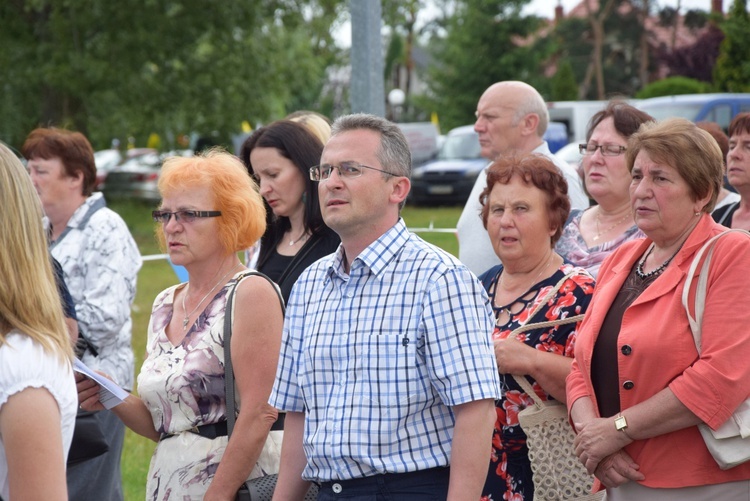 Powitanie ikony MB Częstochowskiej w parafii MB Nieustającej Pomocy w Łowiczu