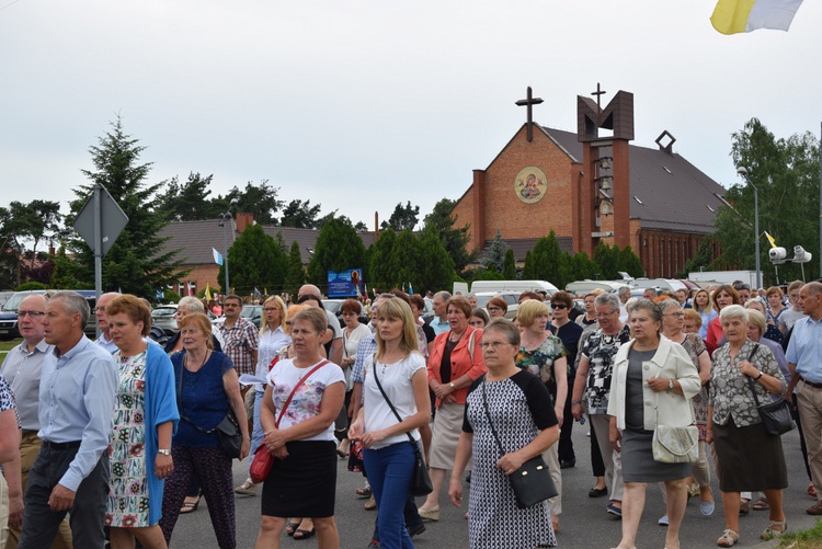 Powitanie ikony MB Częstochowskiej w parafii MB Nieustającej Pomocy w Łowiczu