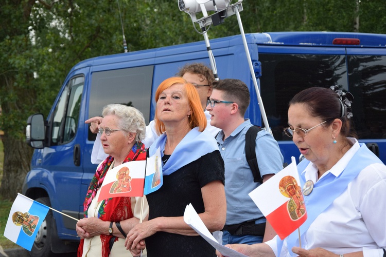 Powitanie ikony MB Częstochowskiej w parafii MB Nieustającej Pomocy w Łowiczu