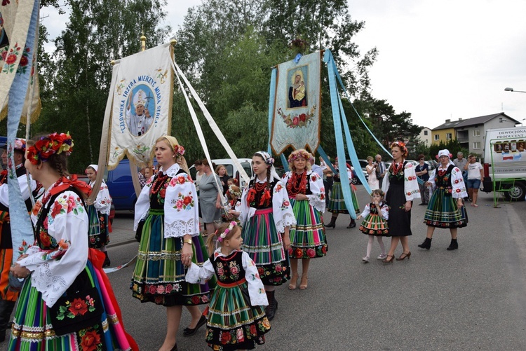 Powitanie ikony MB Częstochowskiej w parafii MB Nieustającej Pomocy w Łowiczu