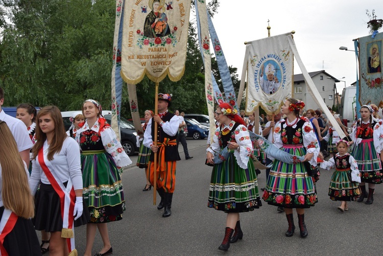 Powitanie ikony MB Częstochowskiej w parafii MB Nieustającej Pomocy w Łowiczu