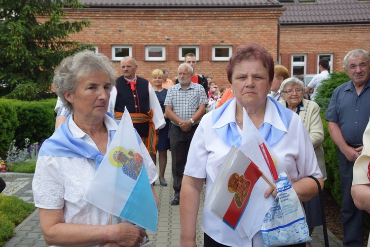 Powitanie ikony MB Częstochowskiej w parafii MB Nieustającej Pomocy w Łowiczu