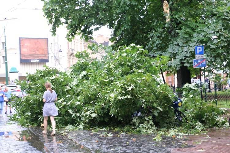 Szkody po nawałnicy w Krakowie