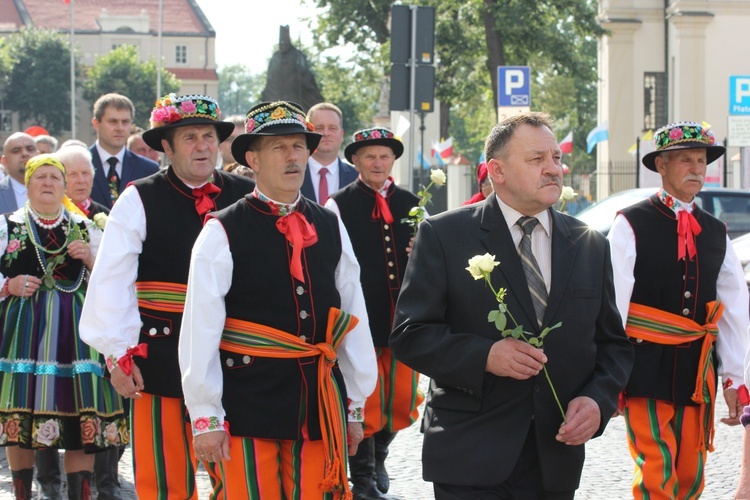 Powitanie ikony MB Częstochowskiej w katedrze łowickiej