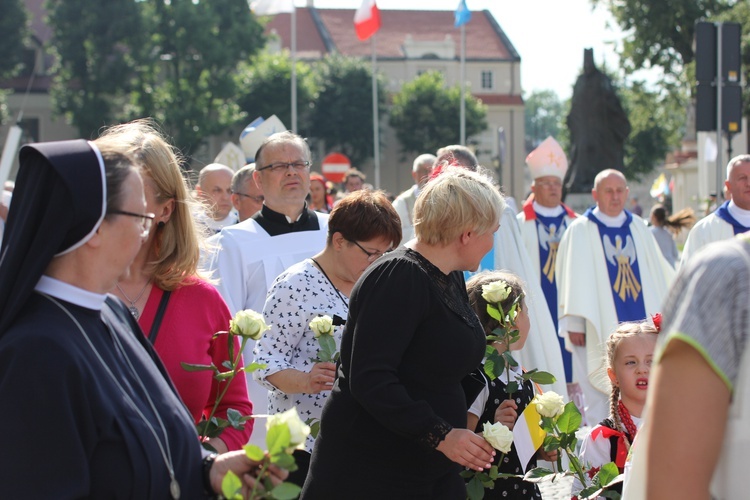 Powitanie ikony MB Częstochowskiej w katedrze łowickiej