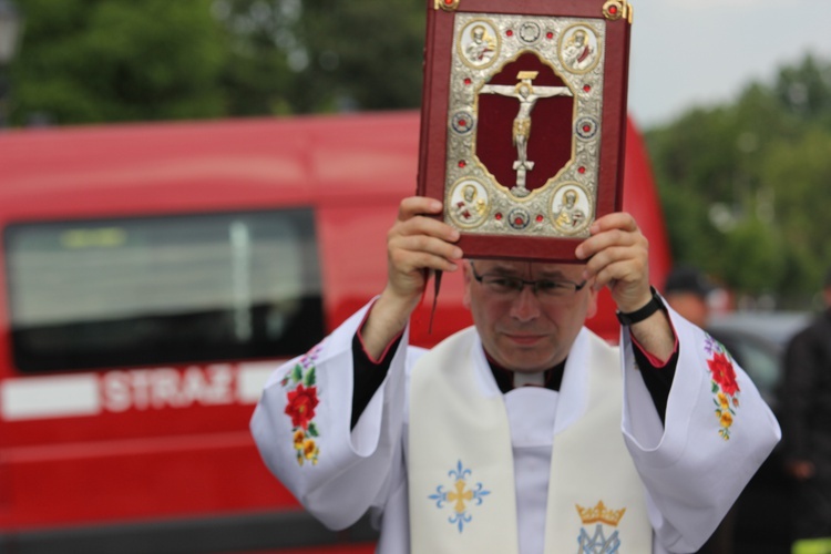 Powitanie ikony MB Częstochowskiej w katedrze łowickiej