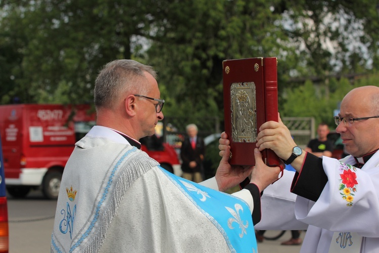 Powitanie ikony MB Częstochowskiej w katedrze łowickiej