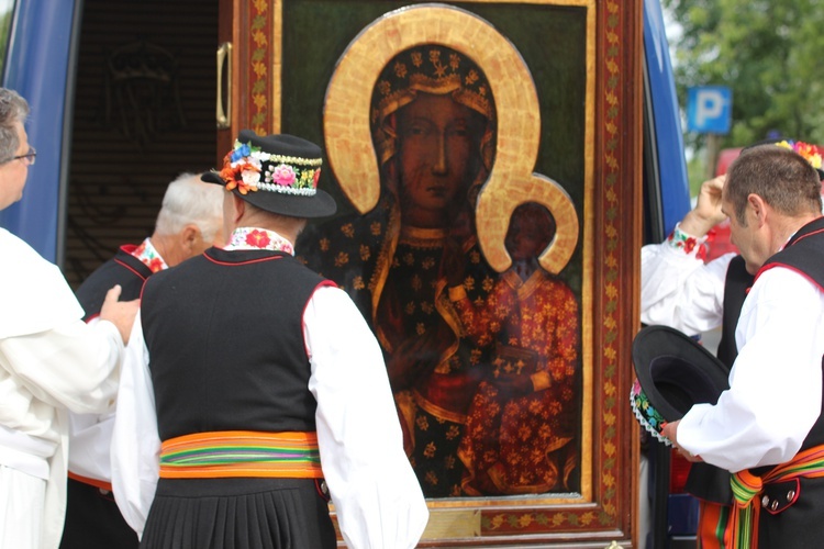 Powitanie ikony MB Częstochowskiej w katedrze łowickiej