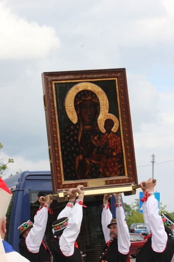 Powitanie ikony MB Częstochowskiej w katedrze łowickiej