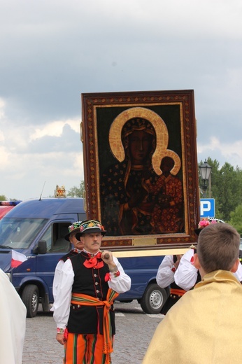 Powitanie ikony MB Częstochowskiej w katedrze łowickiej