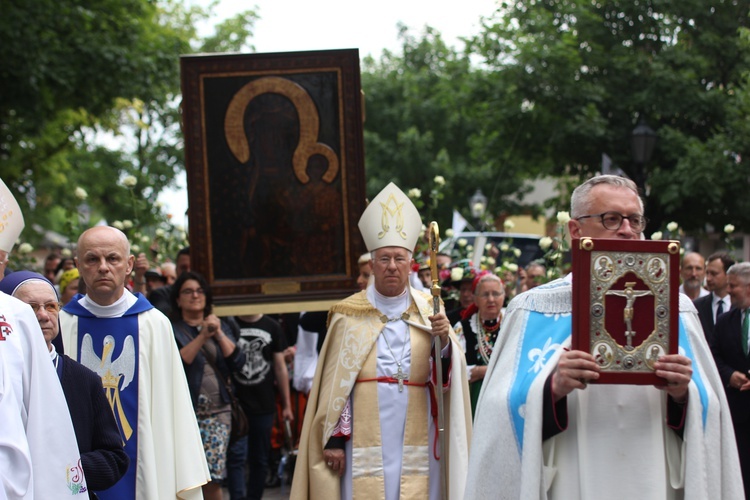 Powitanie ikony MB Częstochowskiej w katedrze łowickiej