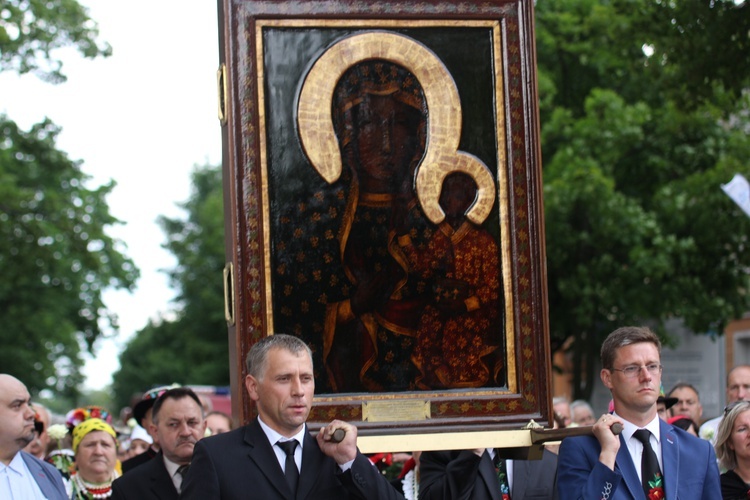 Powitanie ikony MB Częstochowskiej w katedrze łowickiej